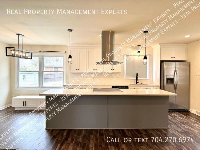 Building Photo - Stunning 4BR/3BA Home in Charlotte!
