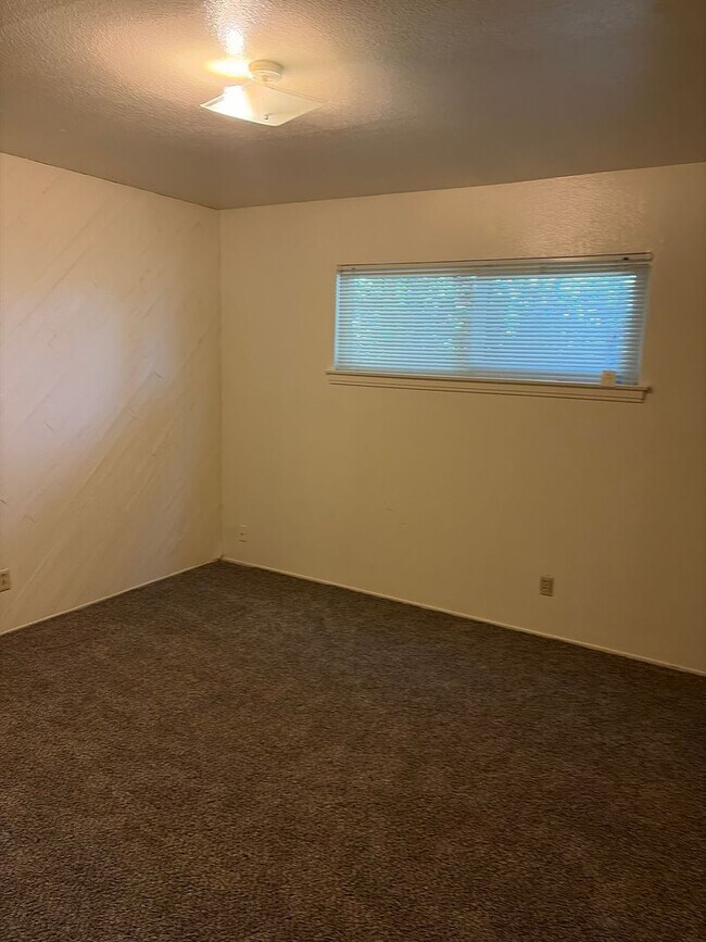 Building Photo - Contemporary Home with a pool near Bullard High School Fresno, CA