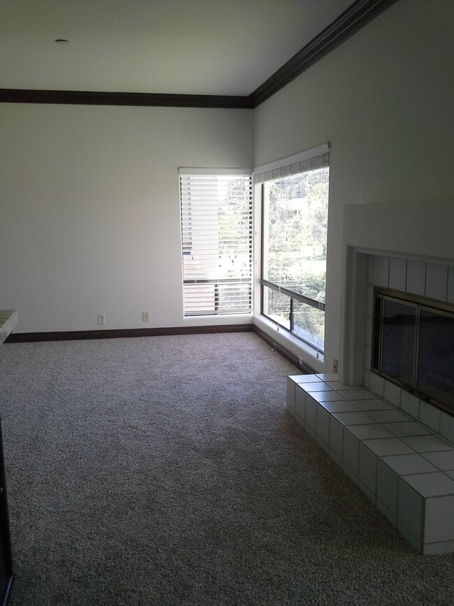 Building Photo - Terrific 1Br/1.5Ba Condo in Gated Masters Hill W/ Golf Course Views