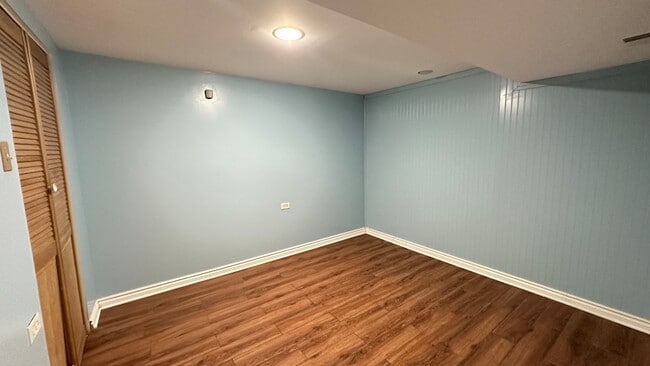 Building Photo - 4819 W Winnemac Ave