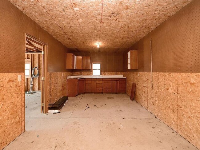 Building Photo - 405 E 5th St