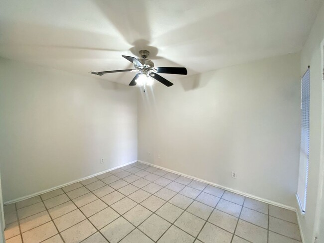 Building Photo - $300 OFF 1ST MONTH RENT IF YOU MOVE IN WIT...