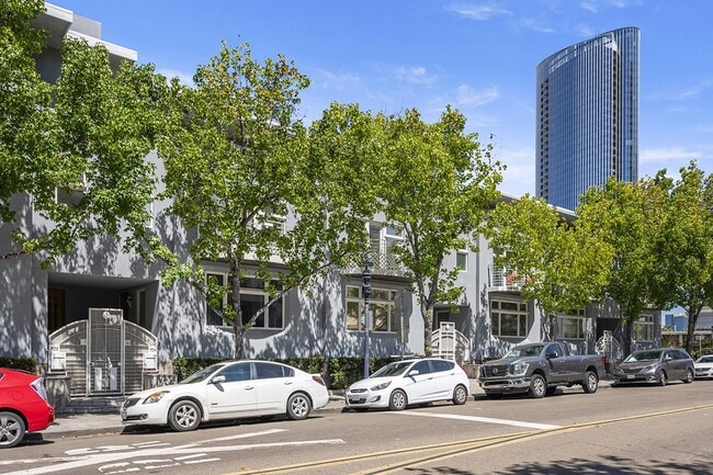 Building Photo - Modern 3 Bedroom Townhouse with Prime Location on Kettner Boulevard in San Diego