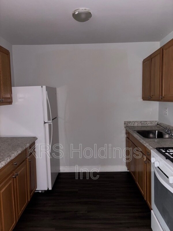 Building Photo - 800 Brook Hill Rd