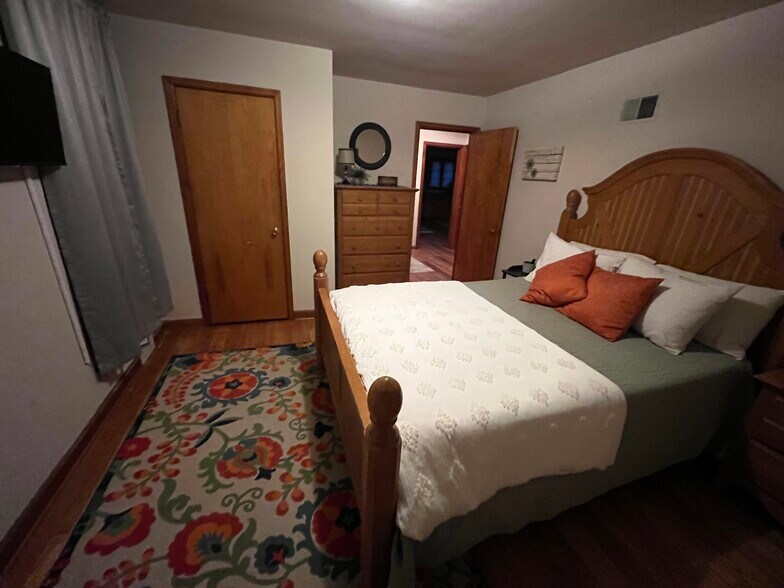 Building Photo - 220 E Wilbur Ave