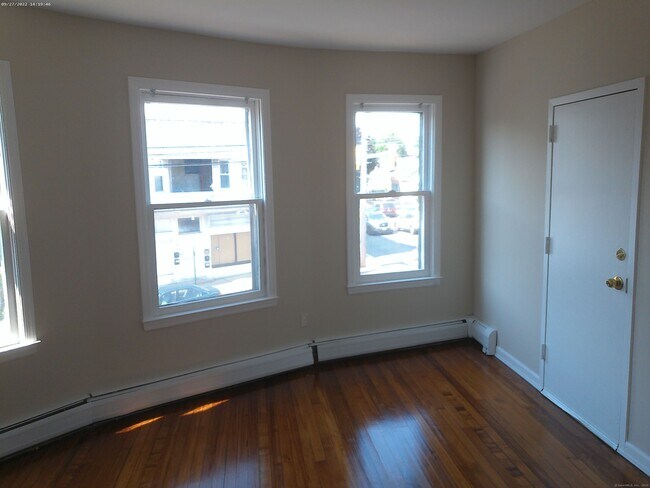 Building Photo - 2343 Barnum Ave