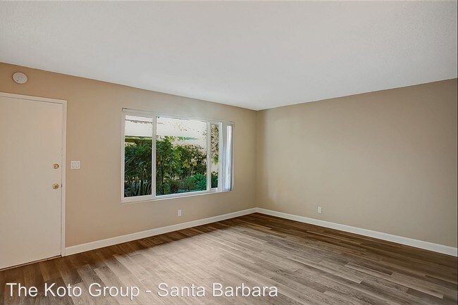 Building Photo - 2320 De La Vina St