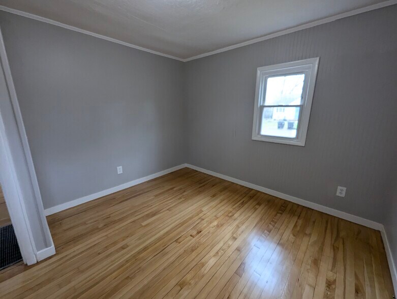 Building Photo - 114 Maple Manor Dr