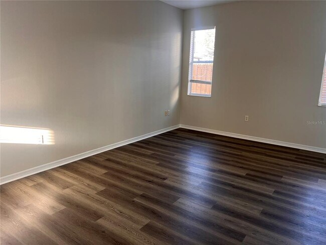 Building Photo - 1123 Napolean Way
