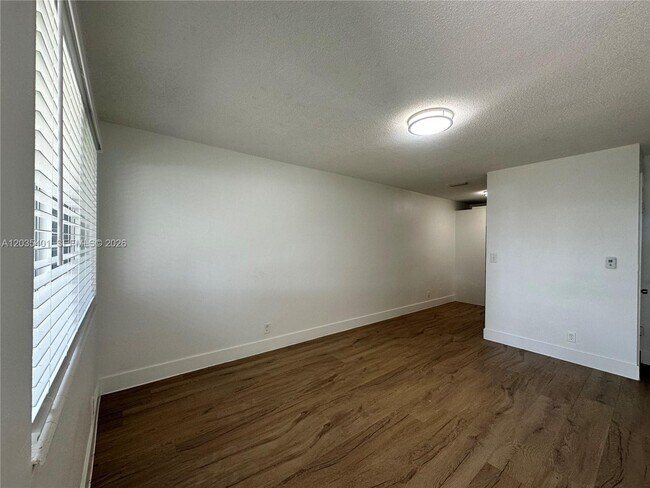 Building Photo - 5911 NE 18th Ave