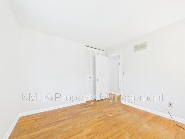 Building Photo - 1323 Hilton Dr