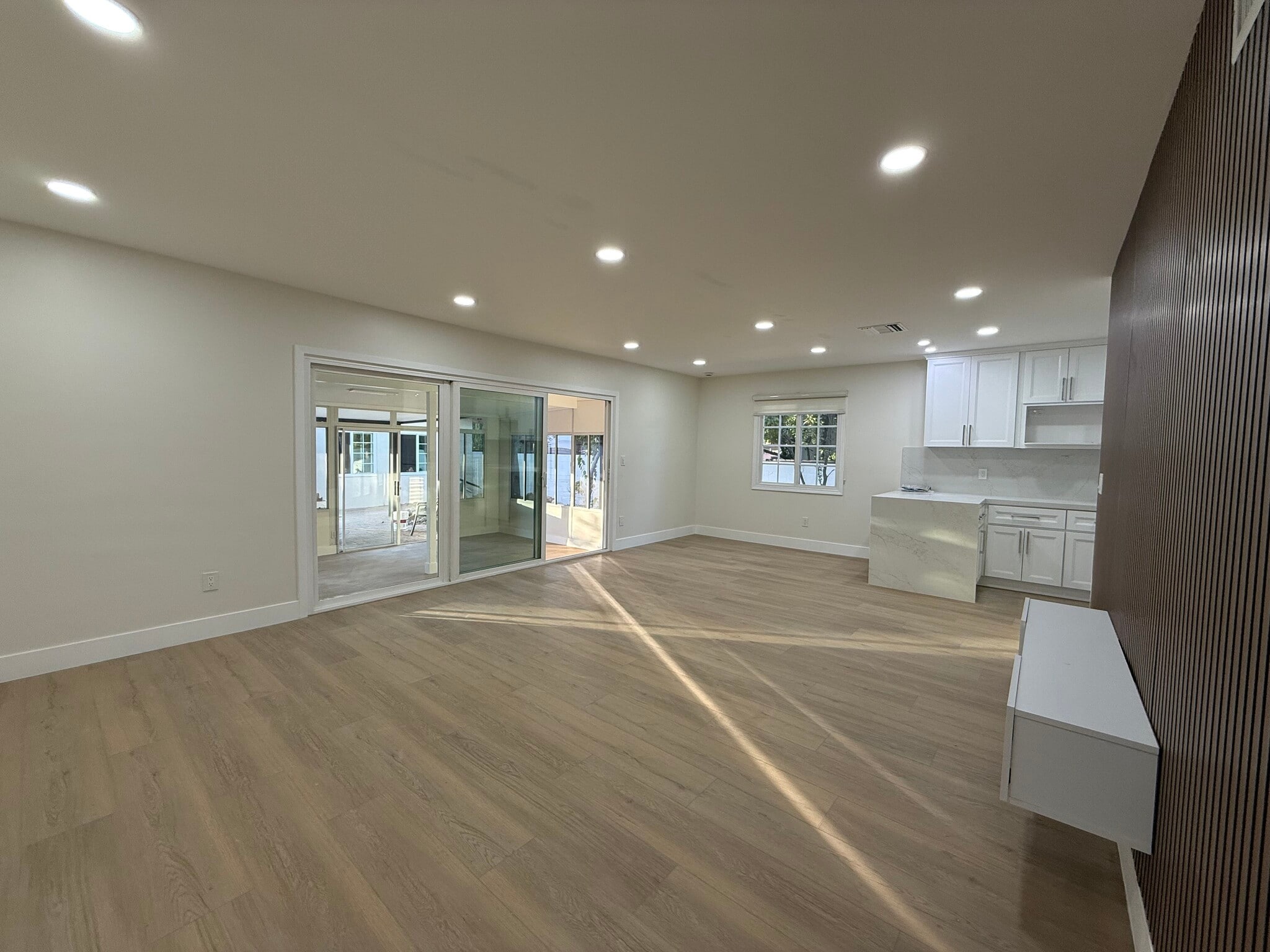 Building Photo - 9123 Woodley Ave