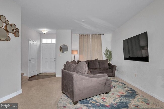 Building Photo - 8633 Rosecrans Ln