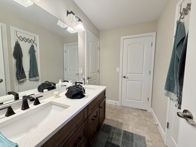 Building Photo - 3137 Broadstone Dr