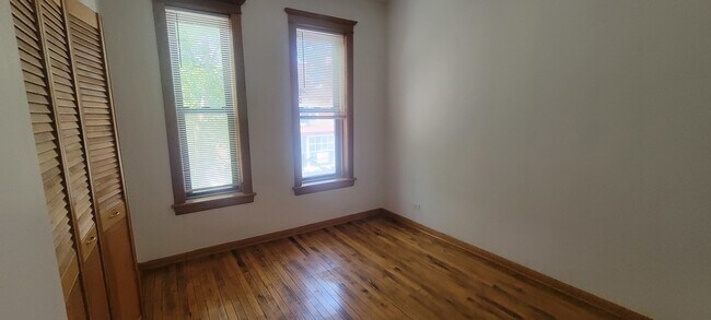Building Photo - 3420 N Paulina St