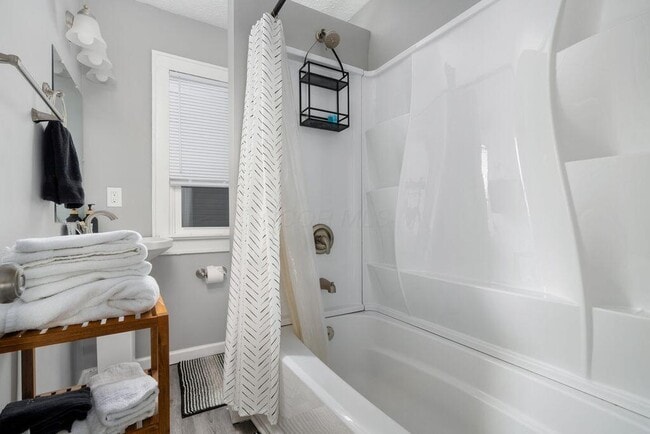 Building Photo - 975 Heyl Ave