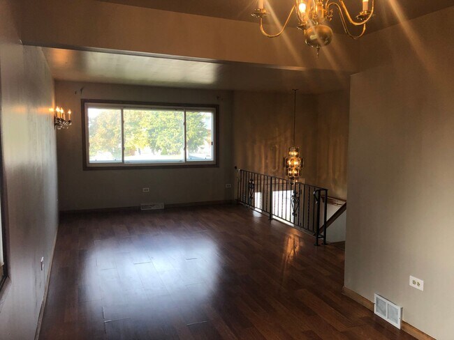 Building Photo - 5041 Forster Ave