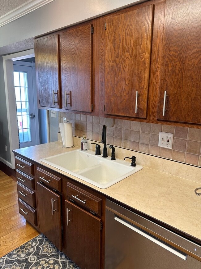 Building Photo - $1,950.00 2Bd/2Bt Condo in Chesterfield w/2 Garage Parking Spots