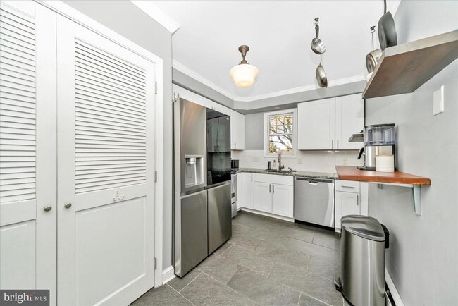 Building Photo - 313 N Market St