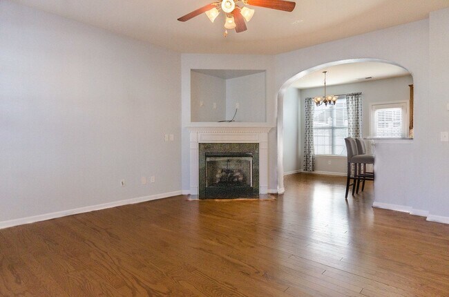 Building Photo - "Charming 3-Bedroom Home with 2 Full Baths in Beautiful Belmont!"