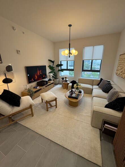 Building Photo - 122 NE 23rd St