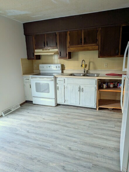 Building Photo - 1659 S Sonora Dr