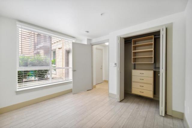 Building Photo - 1 bedroom in Seattle WA 98122