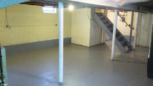 Building Photo - 3 br, 1 bath House - 15873 Blackstone St 1...