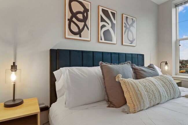 Building Photo - 255 N Addison Ave