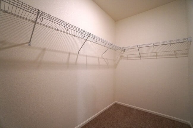Building Photo - 6214 Meadowbank Ln