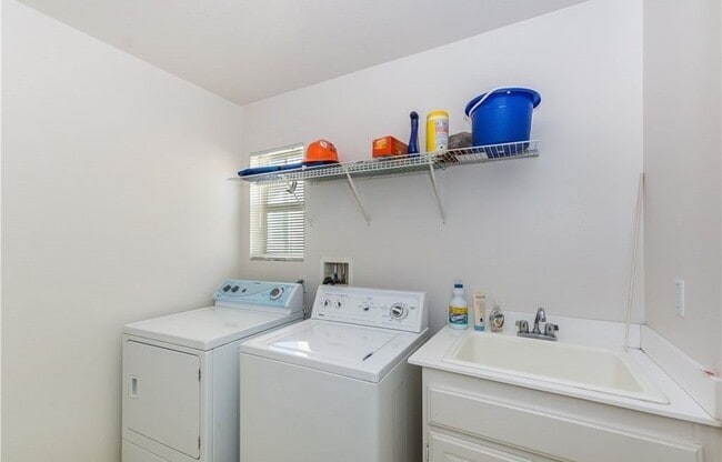 Building Photo - Beautiful, 4BD/3BA Rancho Belago Home