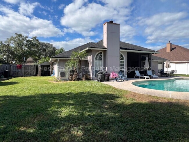 Building Photo - 264 Village Green Ave