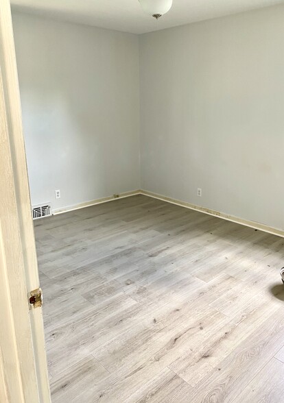 Master bedroom paint to be finished in June - 8003 Broadfern Dr