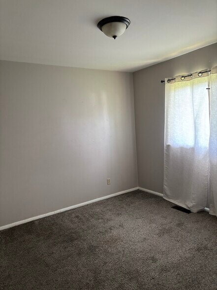 Building Photo - 1470 Mullanphy Rd