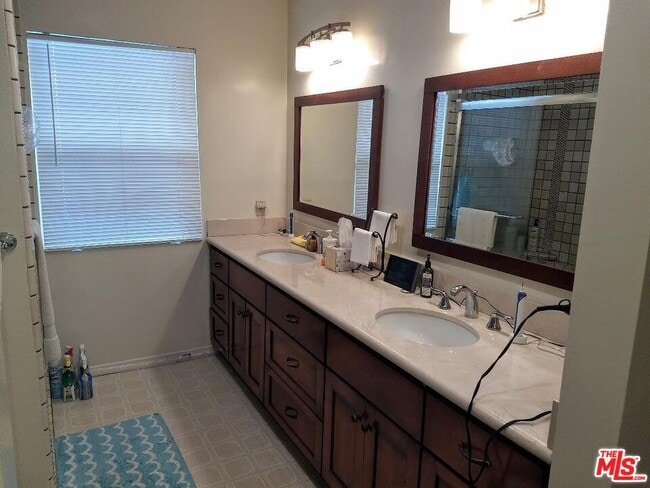 Building Photo - 7720 Cowan Ave