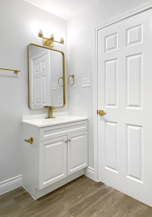 Building Photo - 810 Avenue D