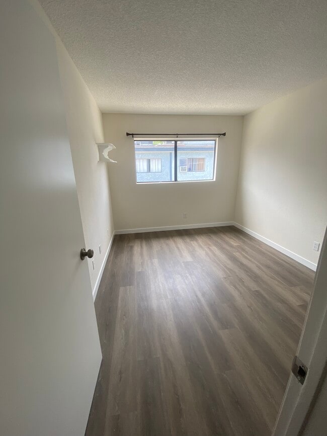 Building Photo - 14520 Plummer St