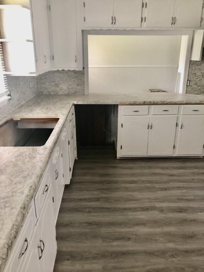 Building Photo - 3-Bedroom 2-Bathroom Home with 2 car garage  in Prime Cookeville Location!