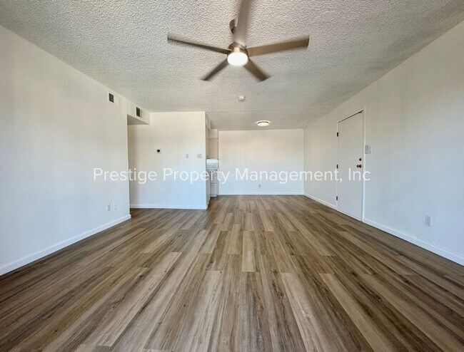 Building Photo - 6331 N Barcelona Ct