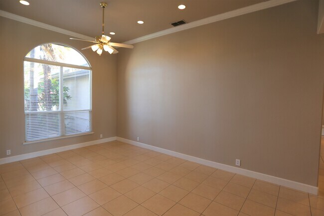 Building Photo - 320 Hartley Dr