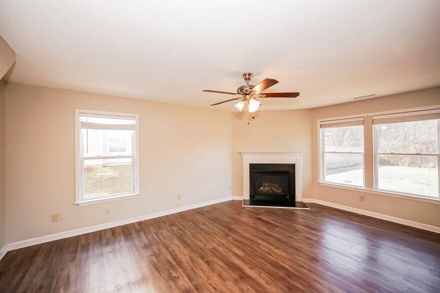 Building Photo - 1572 Matthew Allen Cir