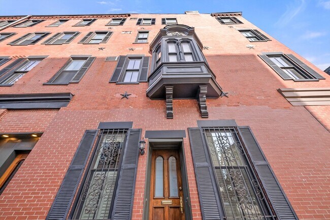 Building Photo - 11 Appleton St