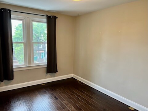 Building Photo - 1420 Trinidad Ave NE