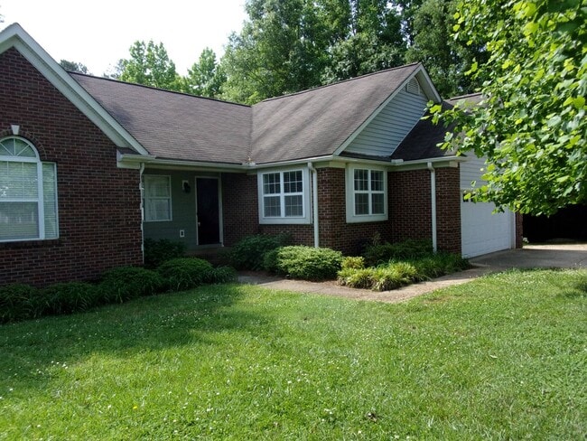 Primary Photo - COMING SOON!! 3 Bedroom 2 Bath Home on over 1 Acre in York with Clover Schools