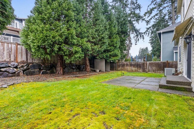 Building Photo - Elegant University Place Home with A/C, Tandem Garage, Office & Balcony Bedroom Near JBLM!