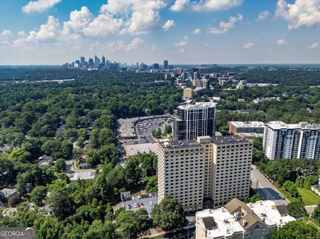 Building Photo - 2538 Parkside Dr NE