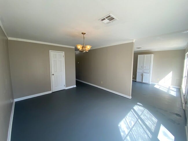 Building Photo - Spacious 4-Bedroom Home – Section 8 Welcome!