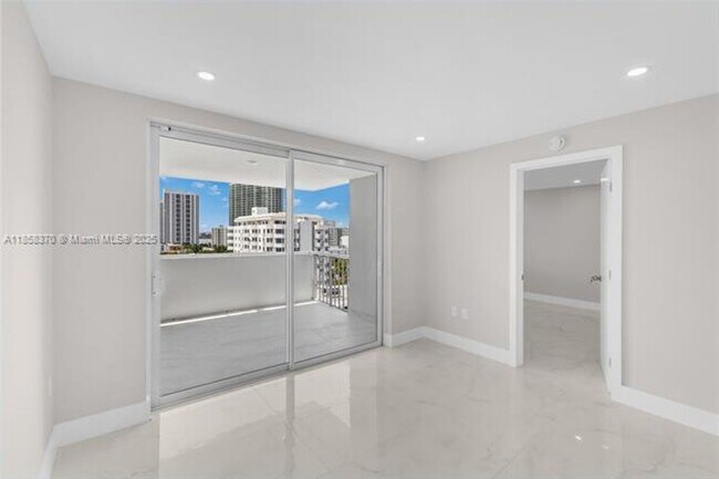 Building Photo - 1331 Lincoln Rd