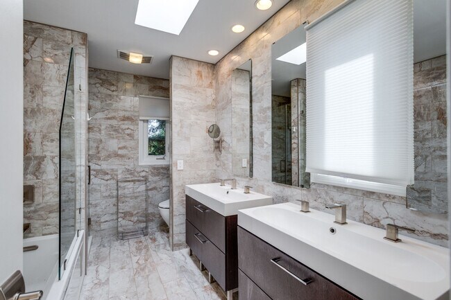 Building Photo - 4611 Charleston Terrace NW