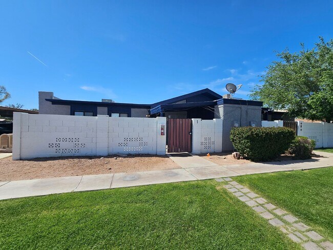 Building Photo - LONG TERM SHORT  TERM /UNFURNISHED  NO UTILITIES ~   PARTIALLY   FURNISHED